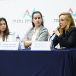 תמונה של אנשים מתוך יריד התמחויות