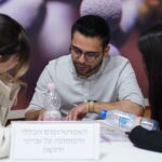 תמונה של אנשים מתוך יריד התמחויות